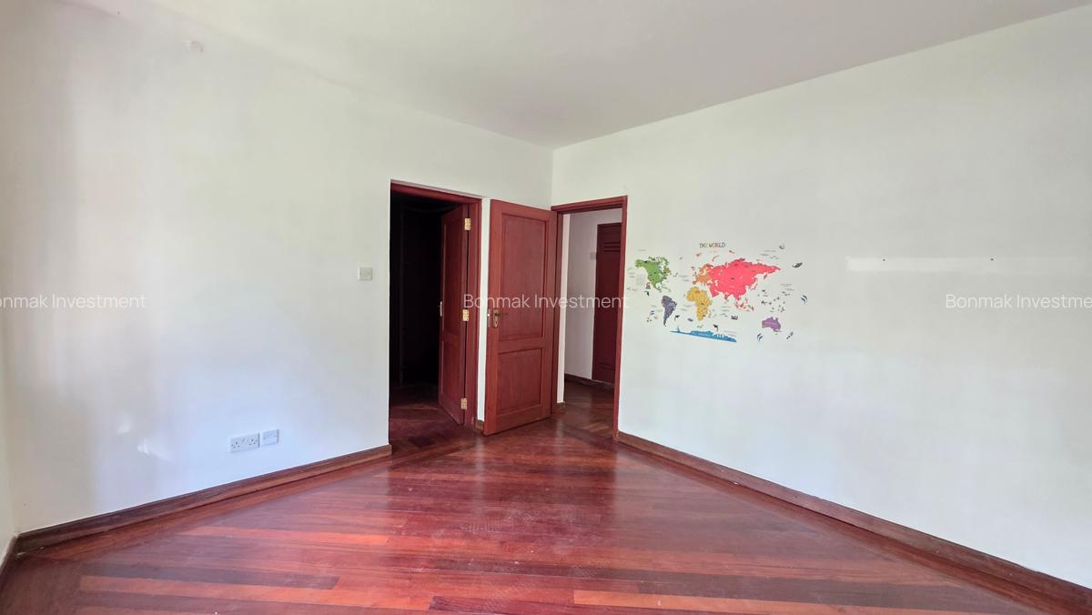 5 Bed Townhouse with En Suite at Rossylin Lone Tree - 12