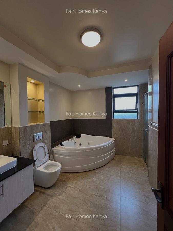 4 Bed Apartment with En Suite at Riverside Drive - 10