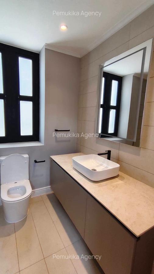 5 Bed Villa with En Suite in Runda - 7