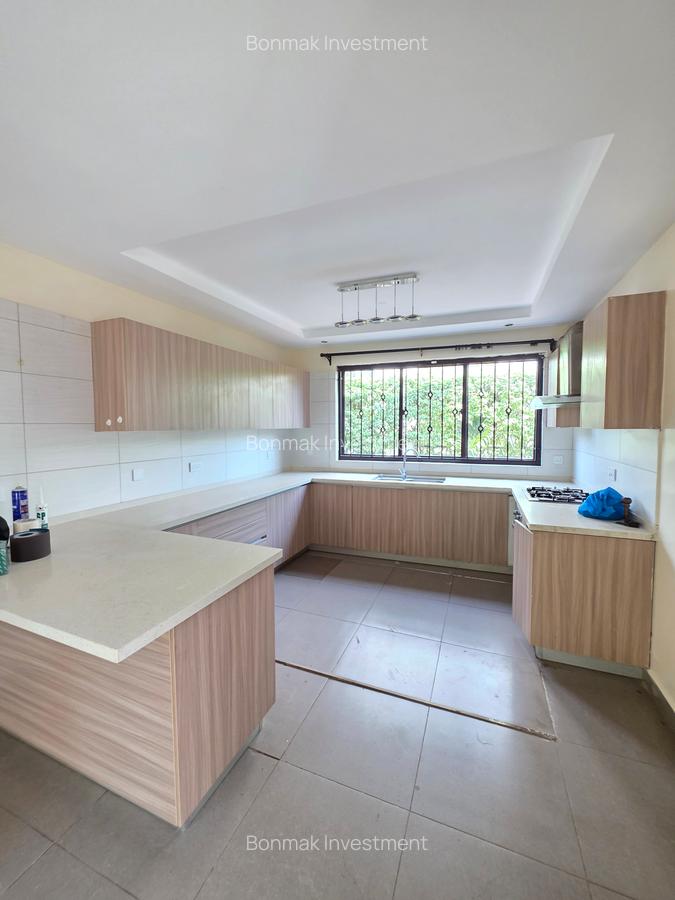 4 Bed Townhouse with En Suite at Lavington Green - 11