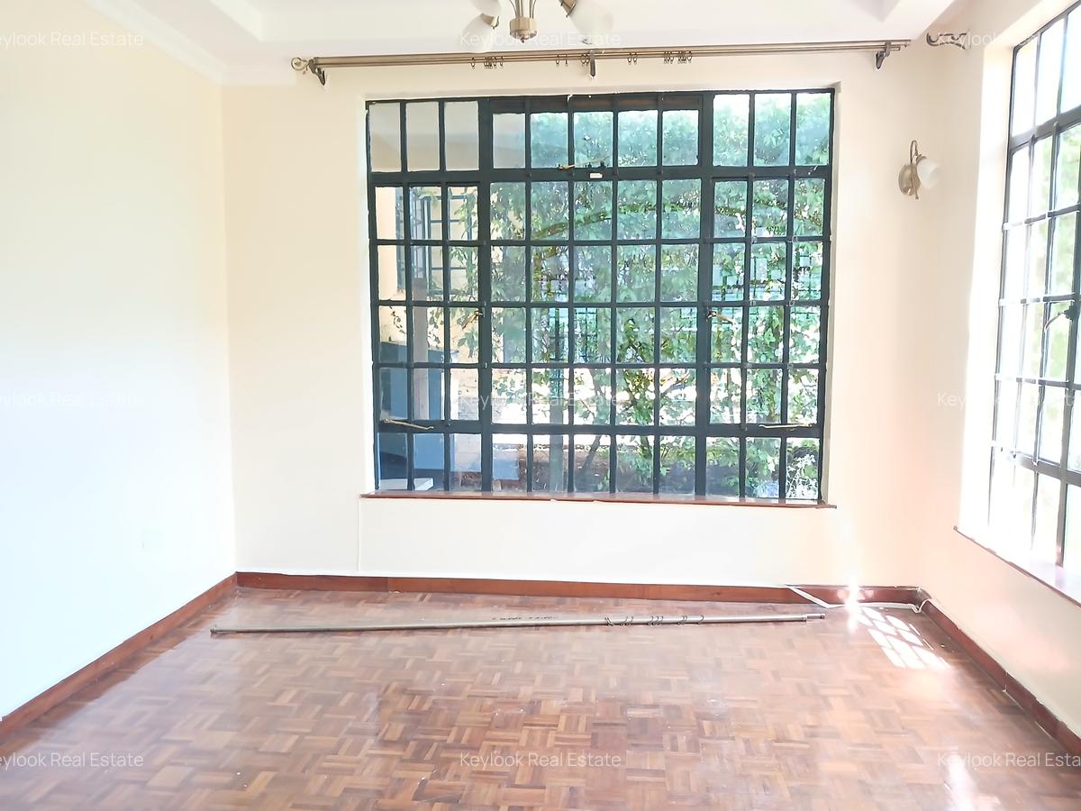 4 Bed Townhouse with En Suite in Lavington - 17