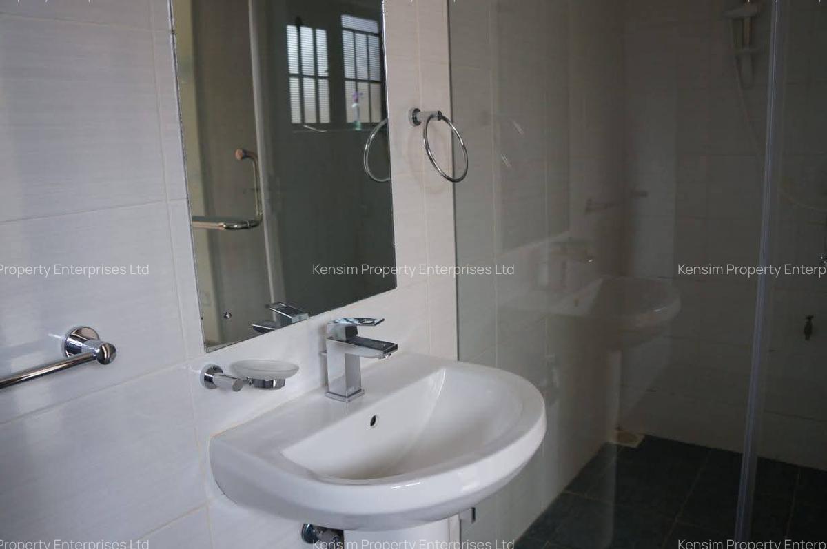 3 Bed Townhouse with En Suite in Nyari - 9