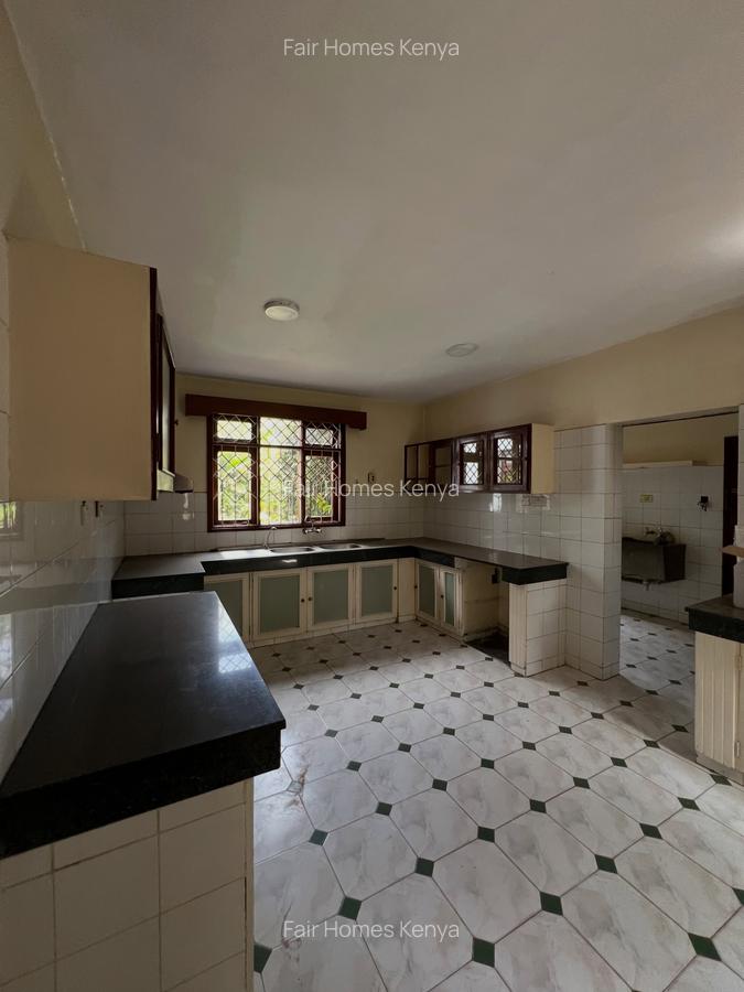 4 Bed Townhouse with En Suite at Convent Drive - 16