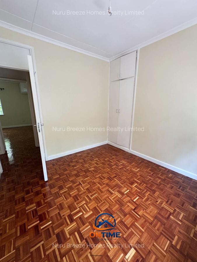 4 Bed House with En Suite in Rosslyn - 15