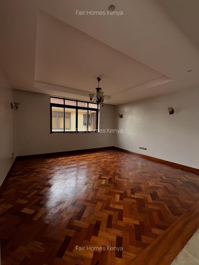4 Bed Apartment with En Suite at Riverside Drive - 17