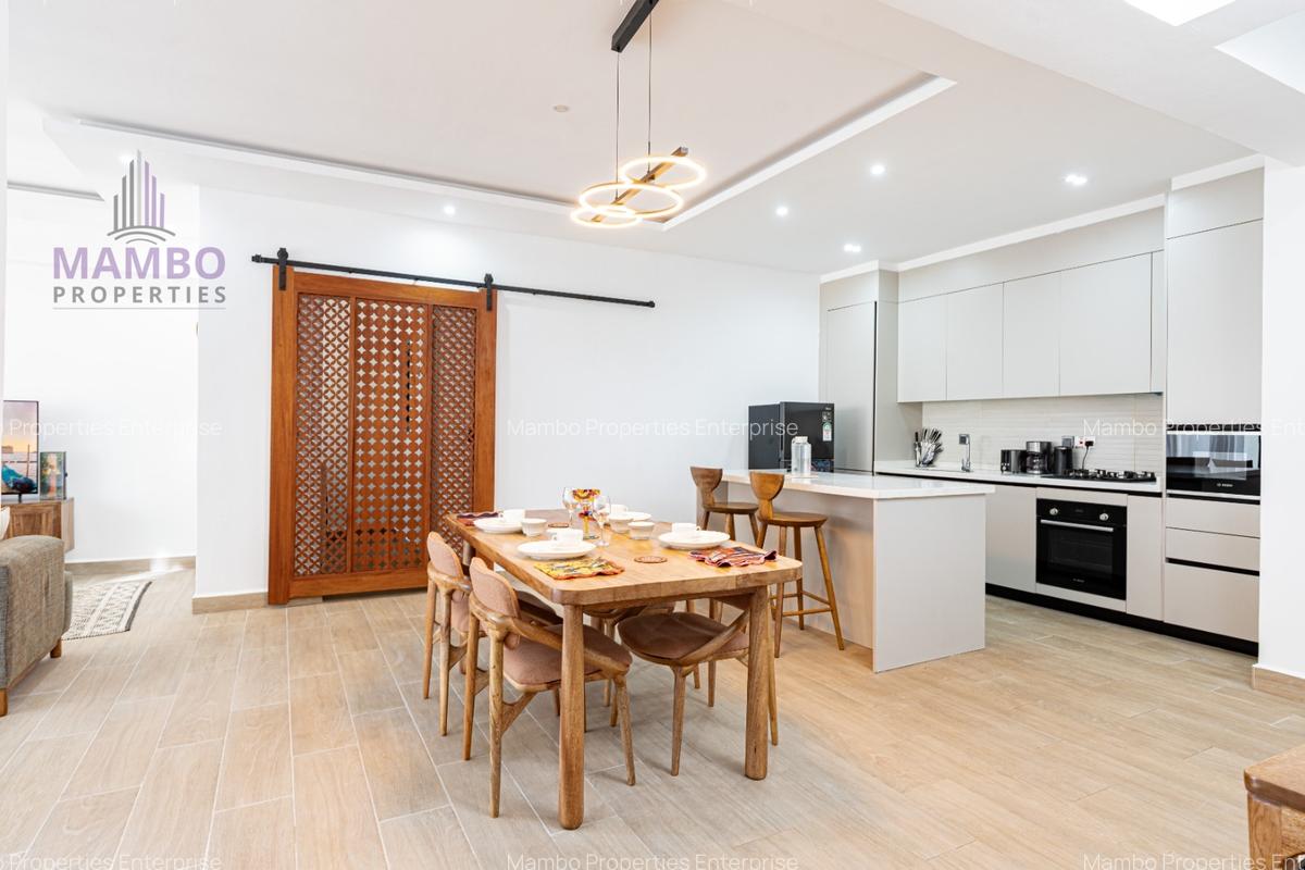Serviced 2 Bed Apartment with En Suite at Riverside Dr - 13