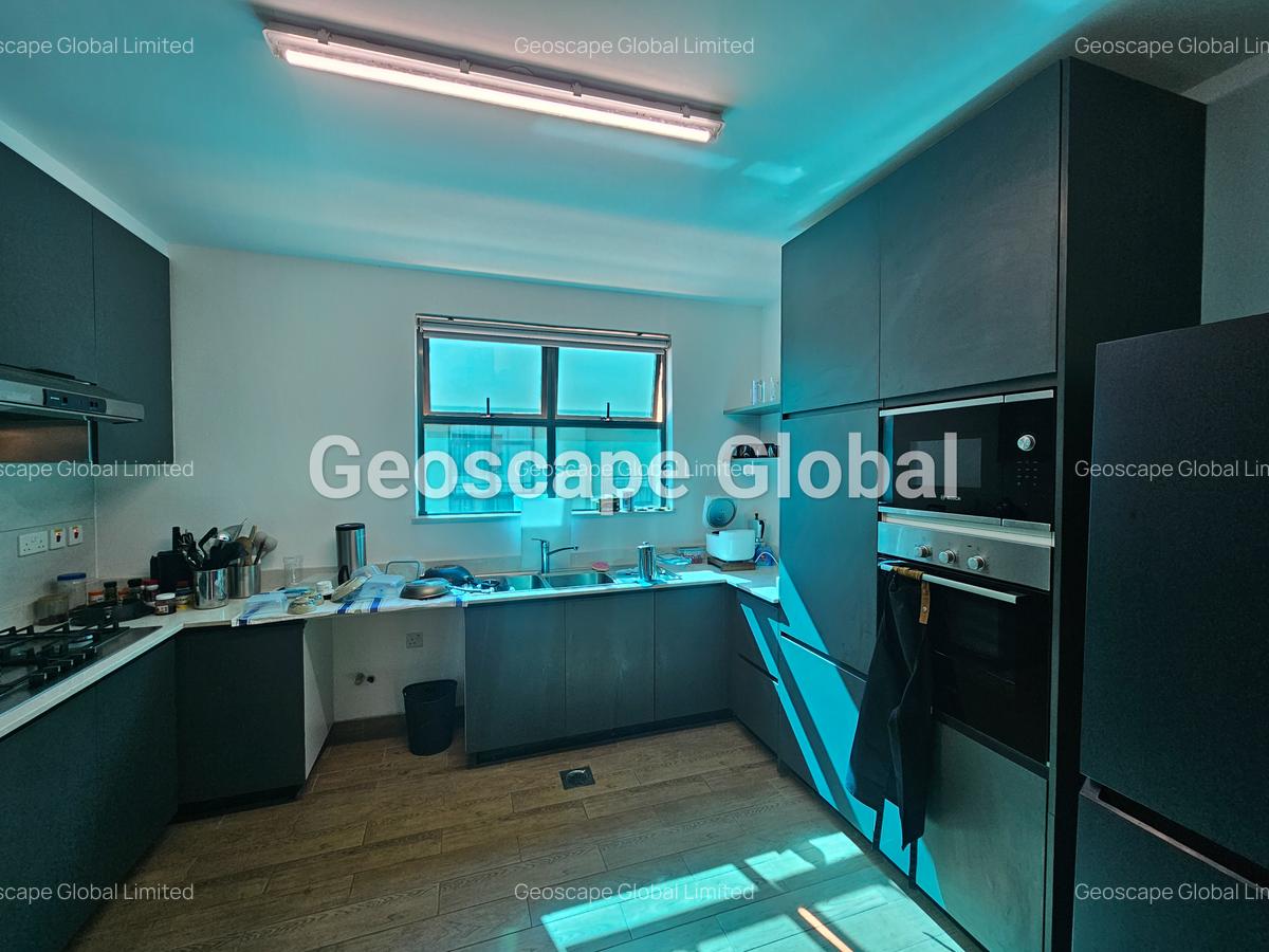 Furnished 4 Bed Apartment with En Suite in Rosslyn - 11