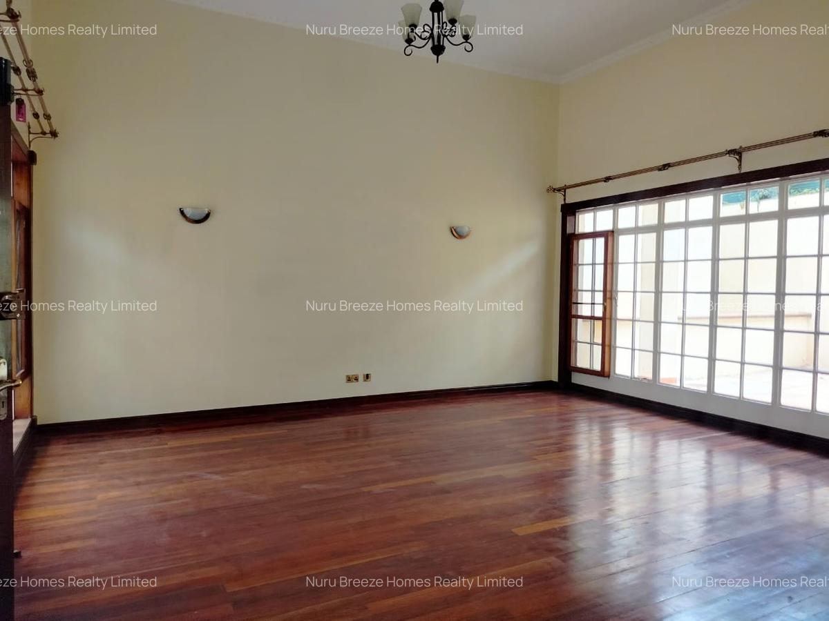 4 Bed Villa with En Suite in Kyuna - 4
