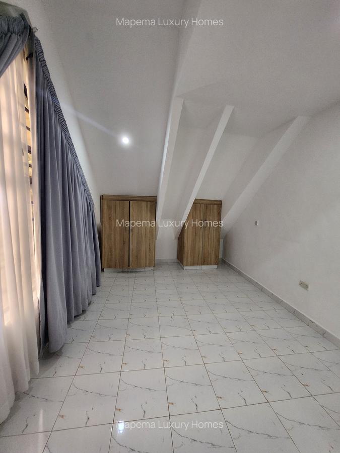 1 Bed Apartment with En Suite at Rhino Park - 3