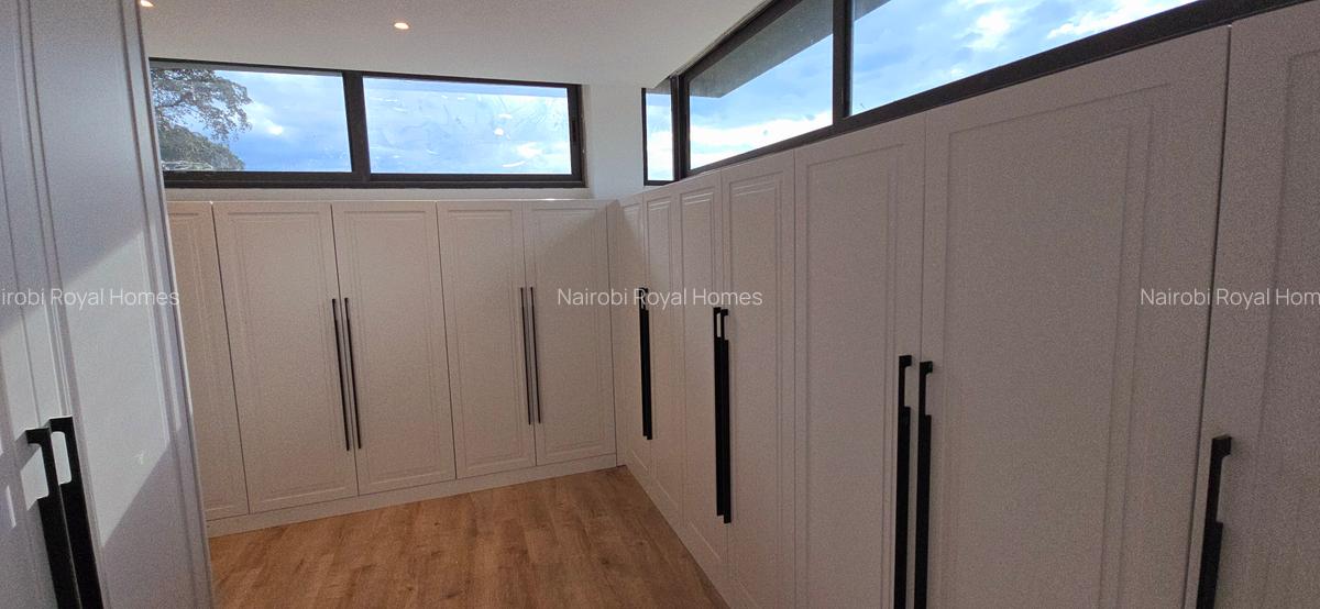 5 Bed House with En Suite at Lavington Convent Drive - 8