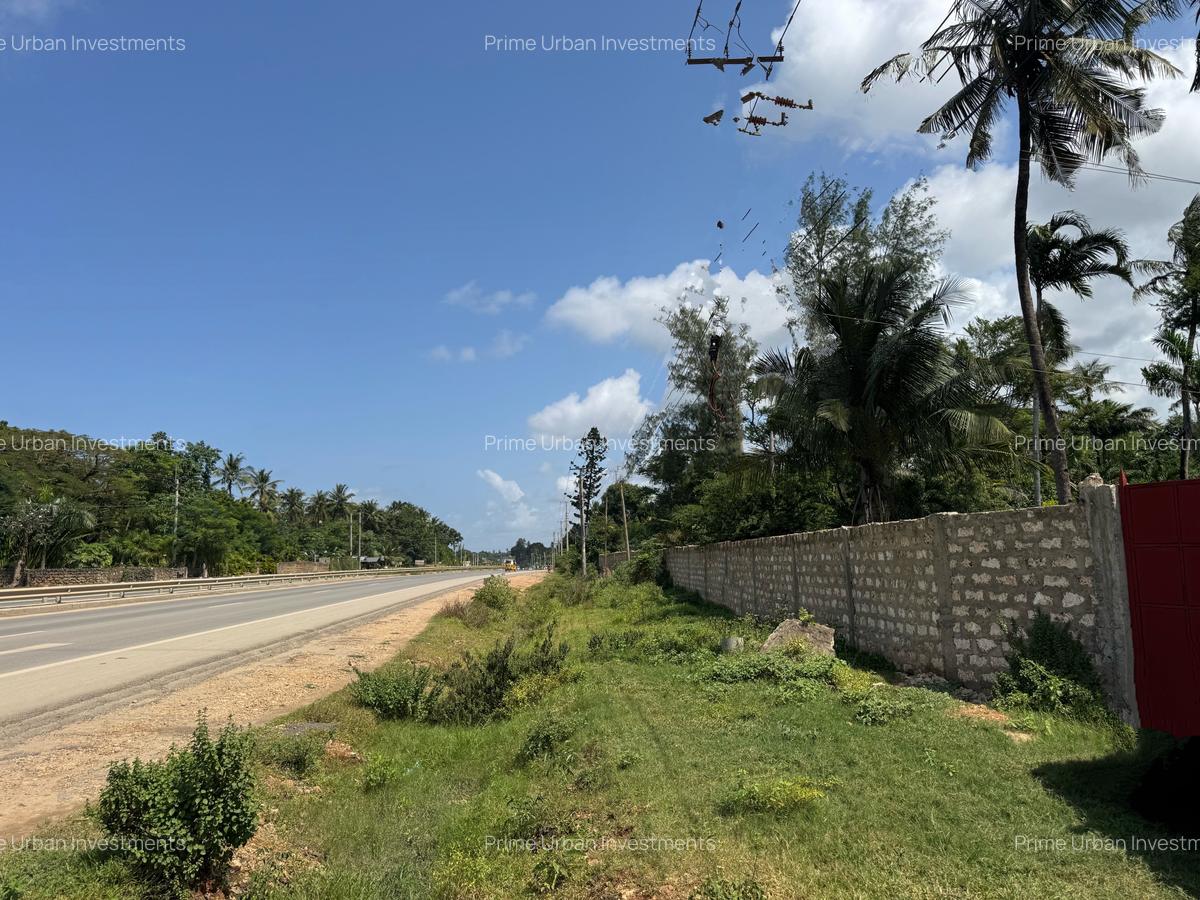 Land at Kikambala - Mombasa Malindi Highway - 1