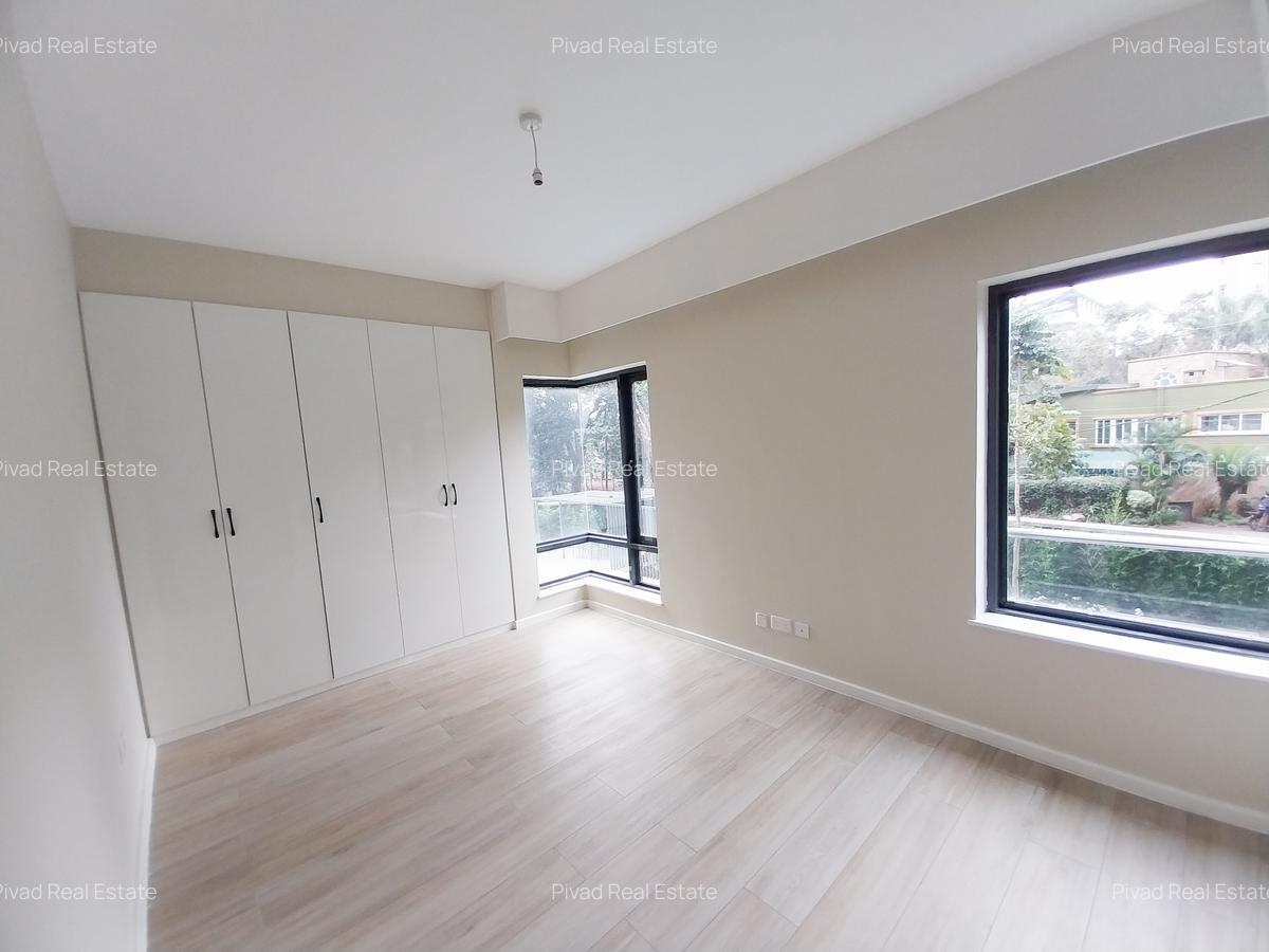 2 Bed Apartment with Swimming Pool in Riverside - 7