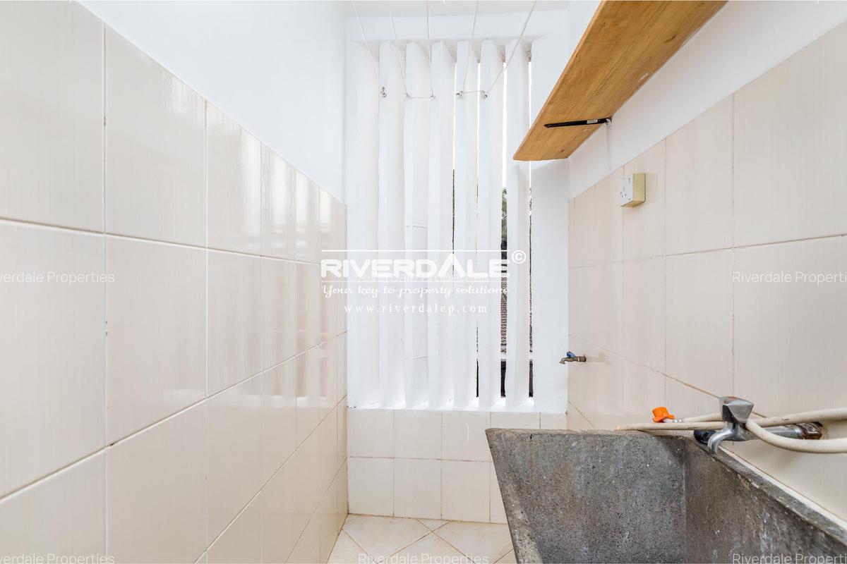 2 Bed Apartment with En Suite in Brookside - 4