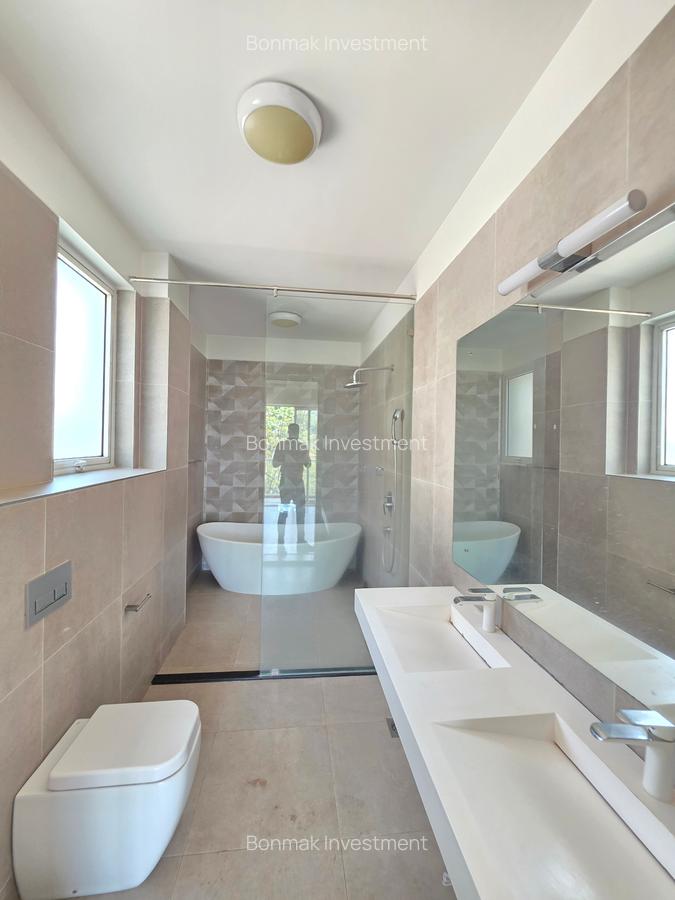 4 Bed Townhouse with En Suite at Lavington Green - 16