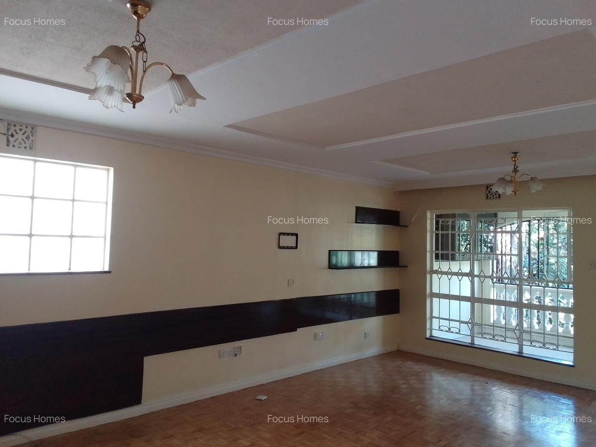 5 Bed Townhouse with En Suite in Lavington - 16