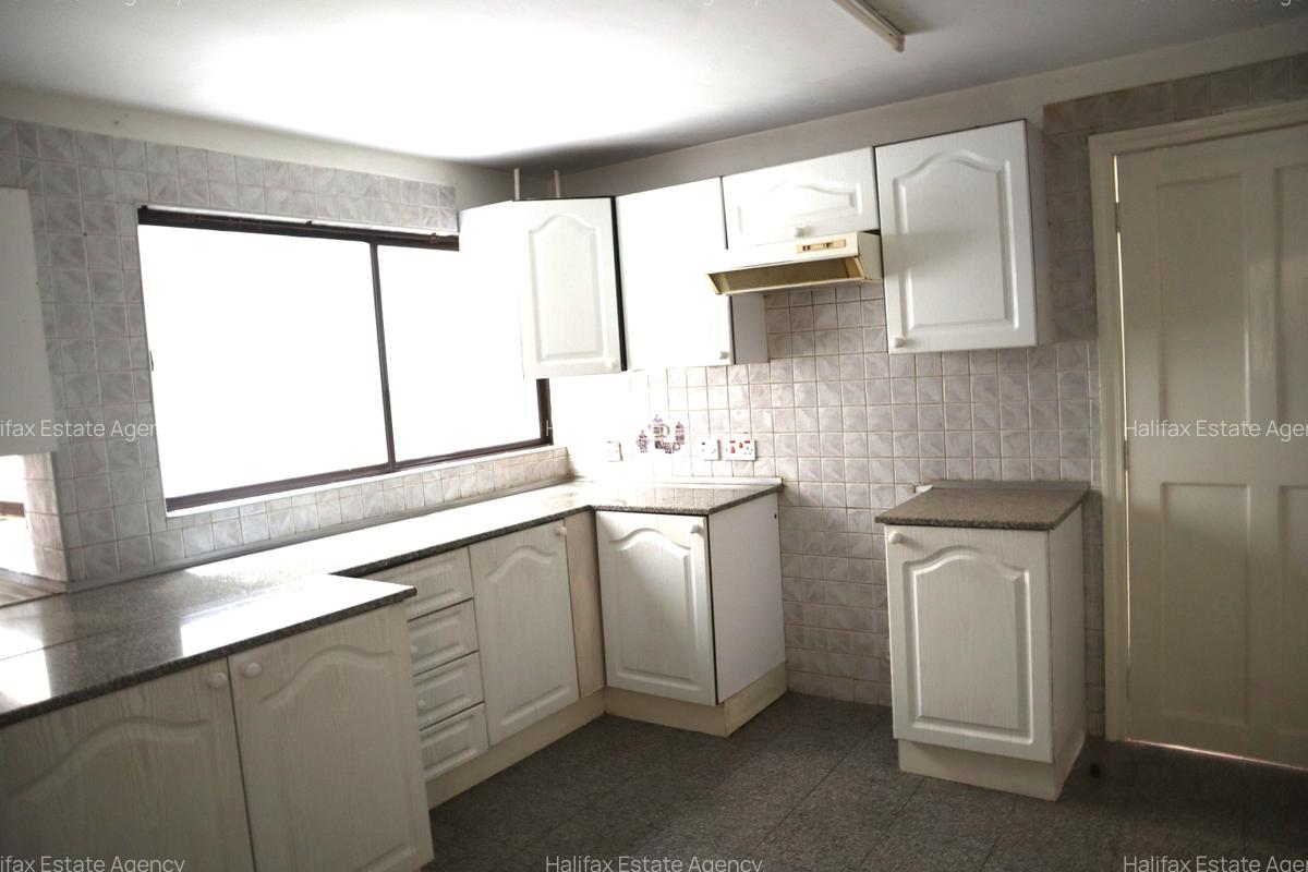 3 Bed Apartment with En Suite in Westlands Area - 5