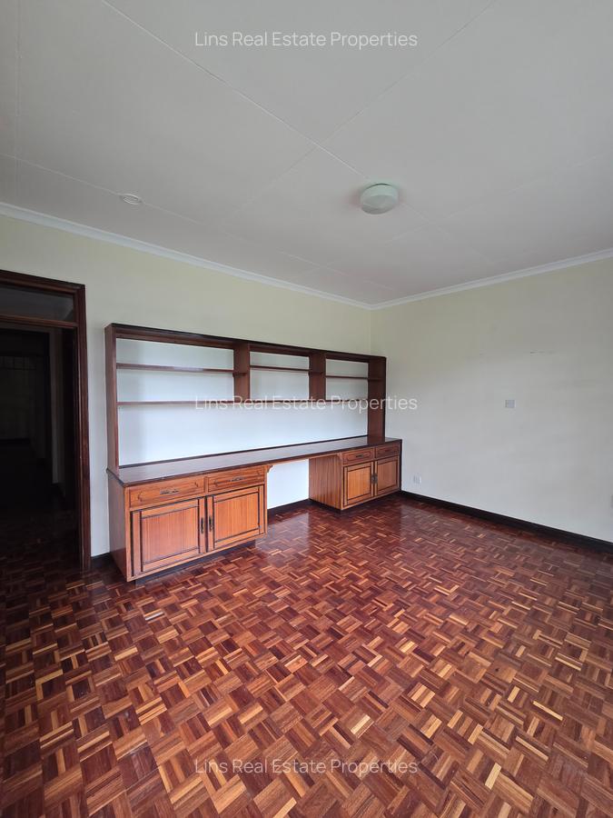 5 Bed House with En Suite in Runda - 8