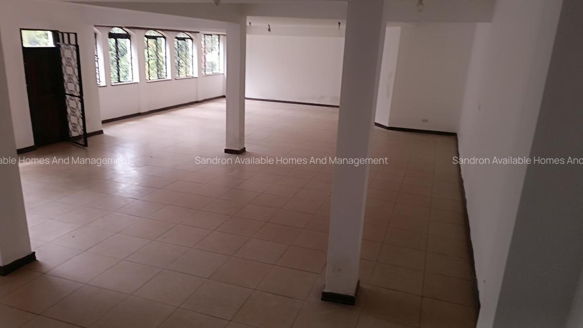 6 Bed Villa with En Suite in Nyari - 15