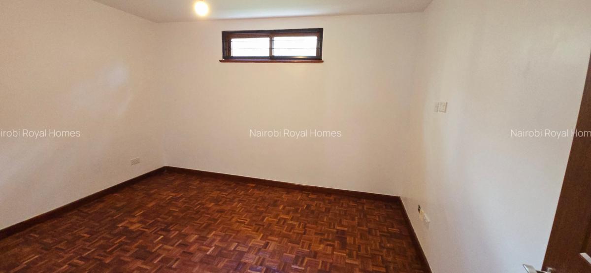 5 Bed Townhouse with En Suite at Lavington Green - 16