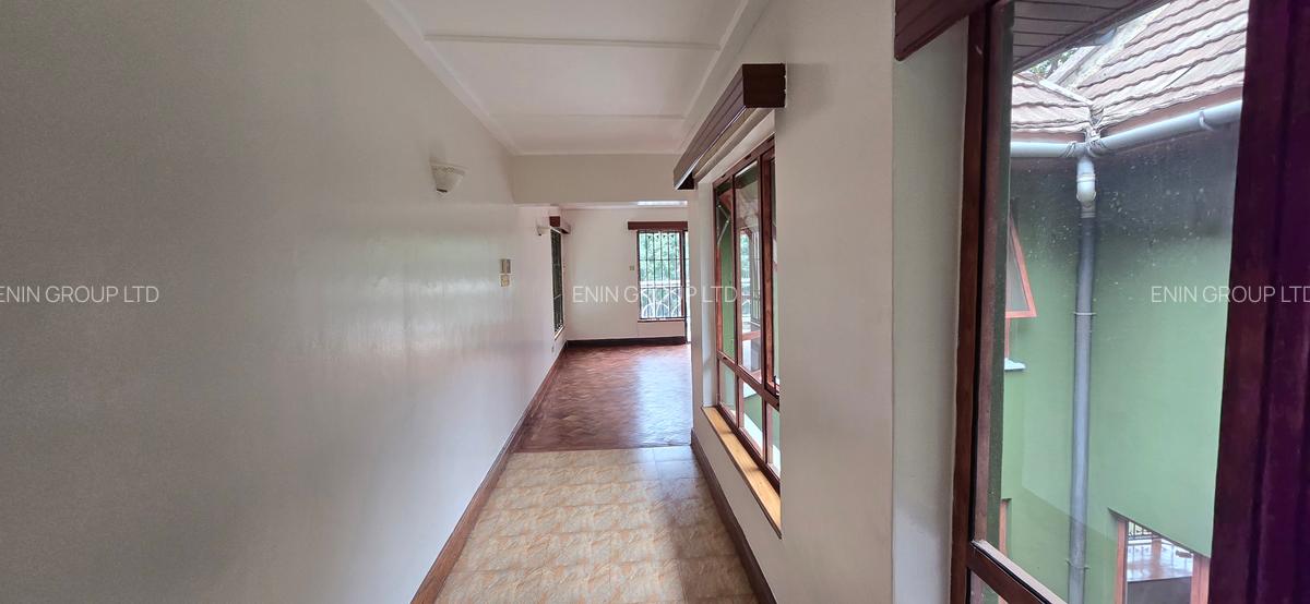 5 Bed Townhouse with En Suite at Runda - 12