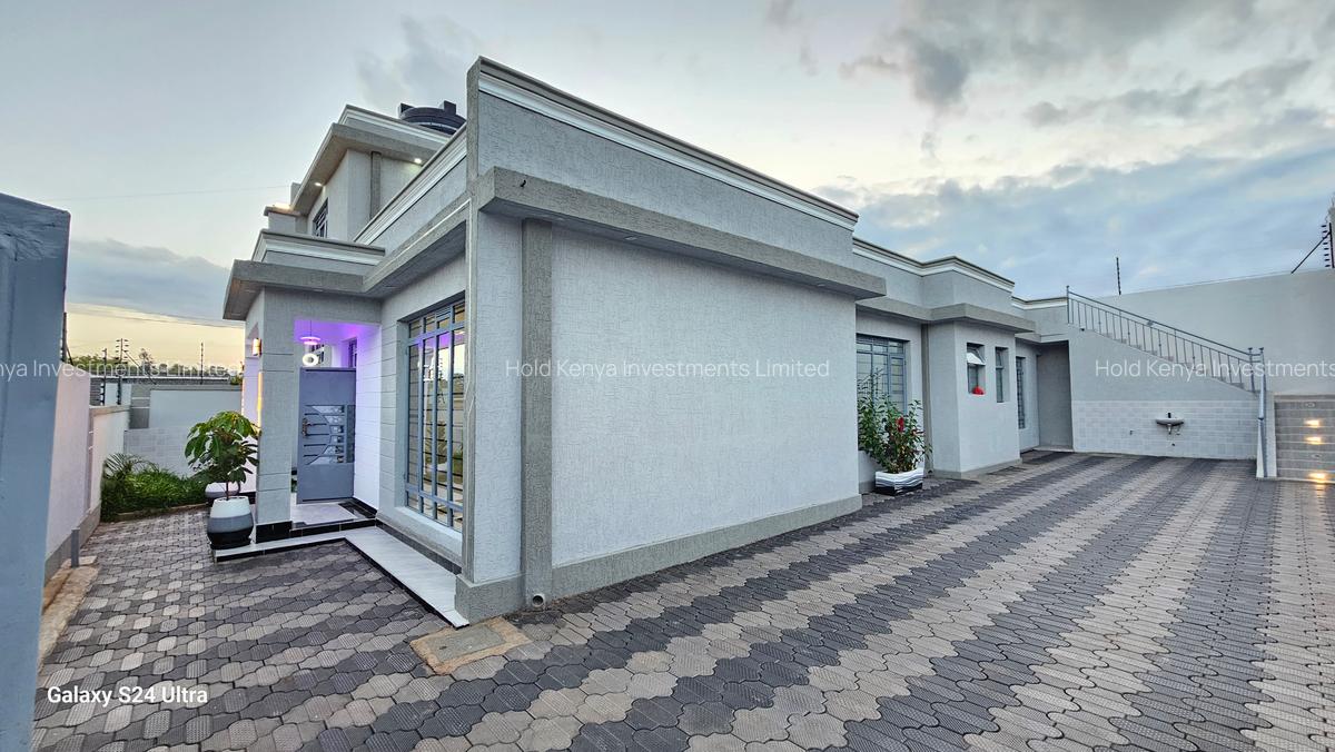 4 Bed House with En Suite at Riverside Drive - 1