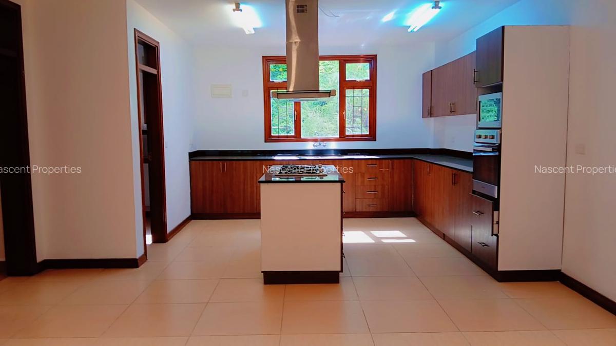 3 Bed Apartment with En Suite in Riverside - 5