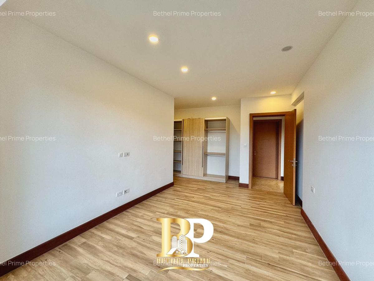 3 Bed Apartment with En Suite in Parklands - 4