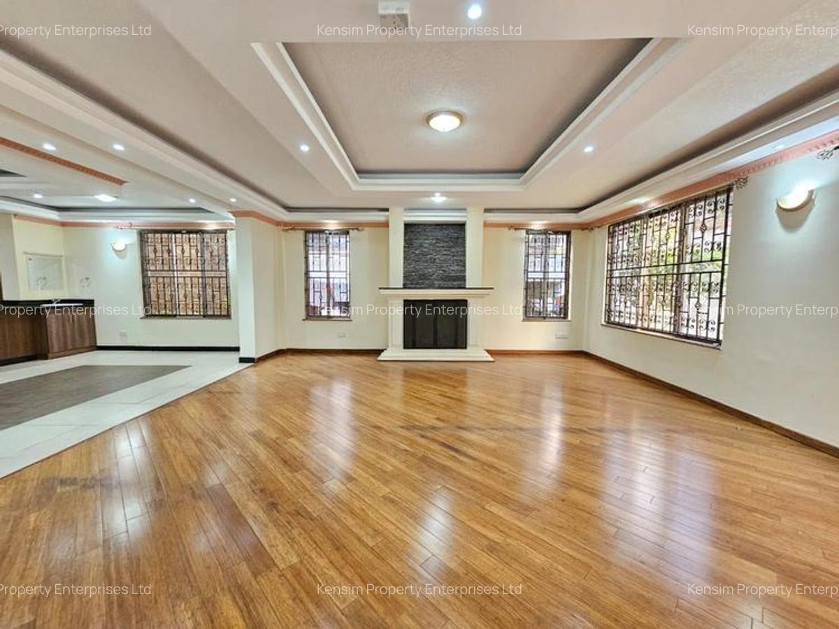 5 Bed Townhouse with En Suite in Westlands Area - 4