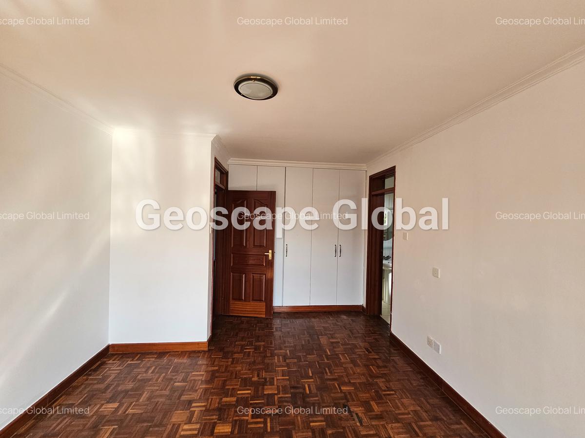 4 Bed House with En Suite in Rosslyn - 13