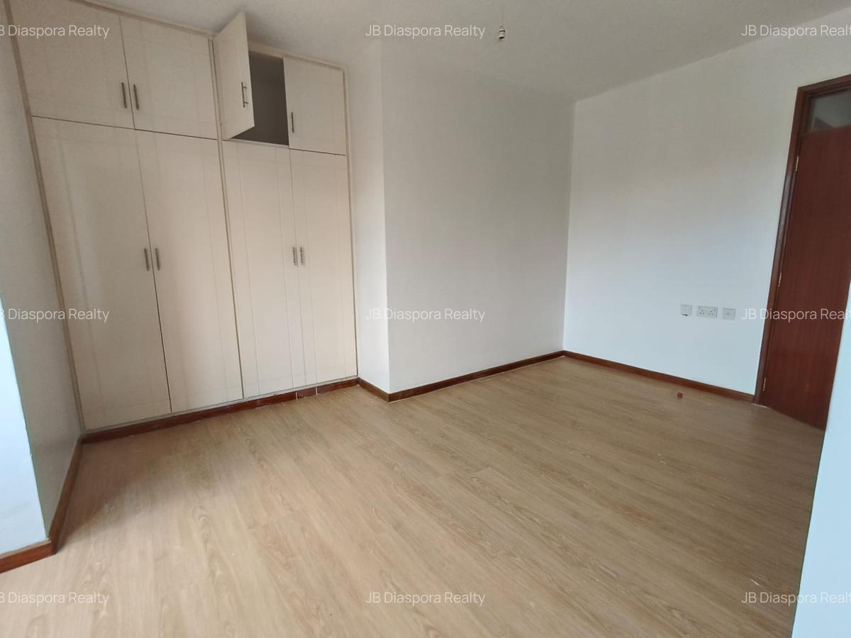 3 Bed Apartment with En Suite in Brookside - 9
