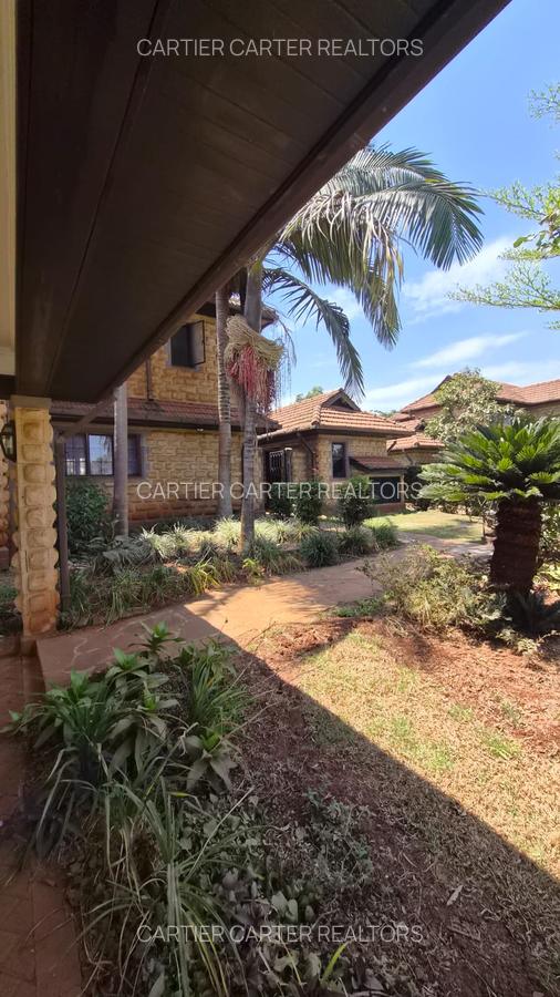 4 Bed Villa with En Suite in Windsor - 6