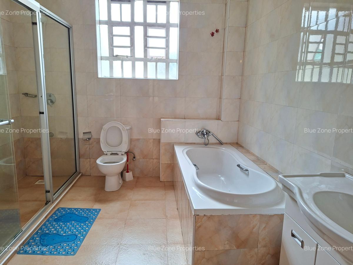 5 Bed Townhouse with En Suite at - 12