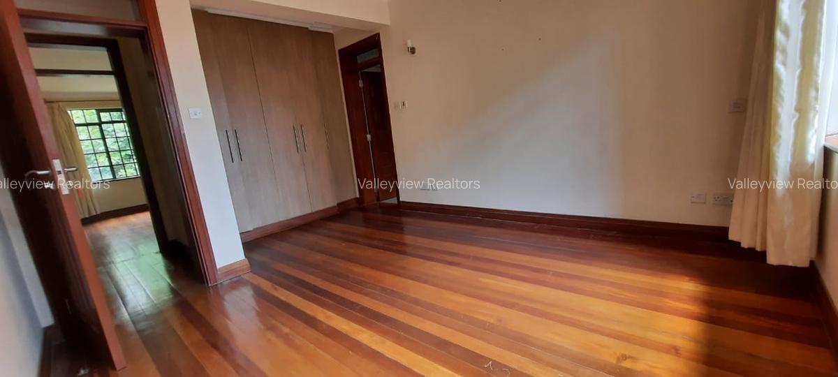 5 Bed Townhouse with En Suite at Lavington - 8