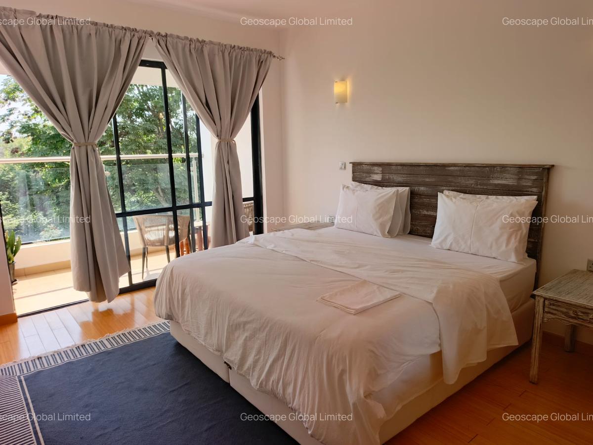 Serviced 3 Bed Apartment with En Suite in Brookside - 5