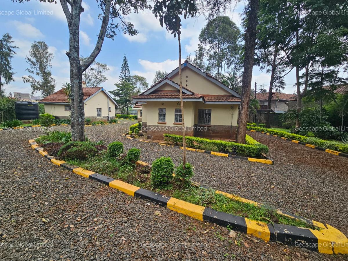 4 Bed House with En Suite in Lavington - 1