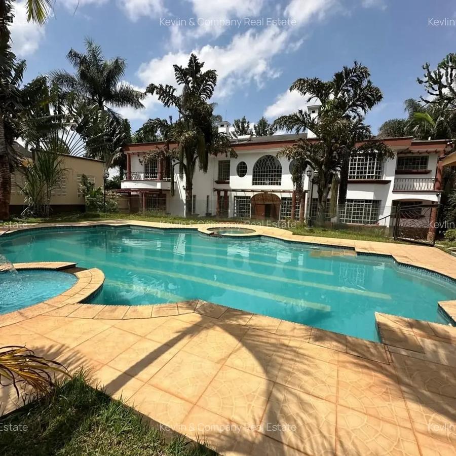 6 Bed Villa with En Suite in Nyari - 1