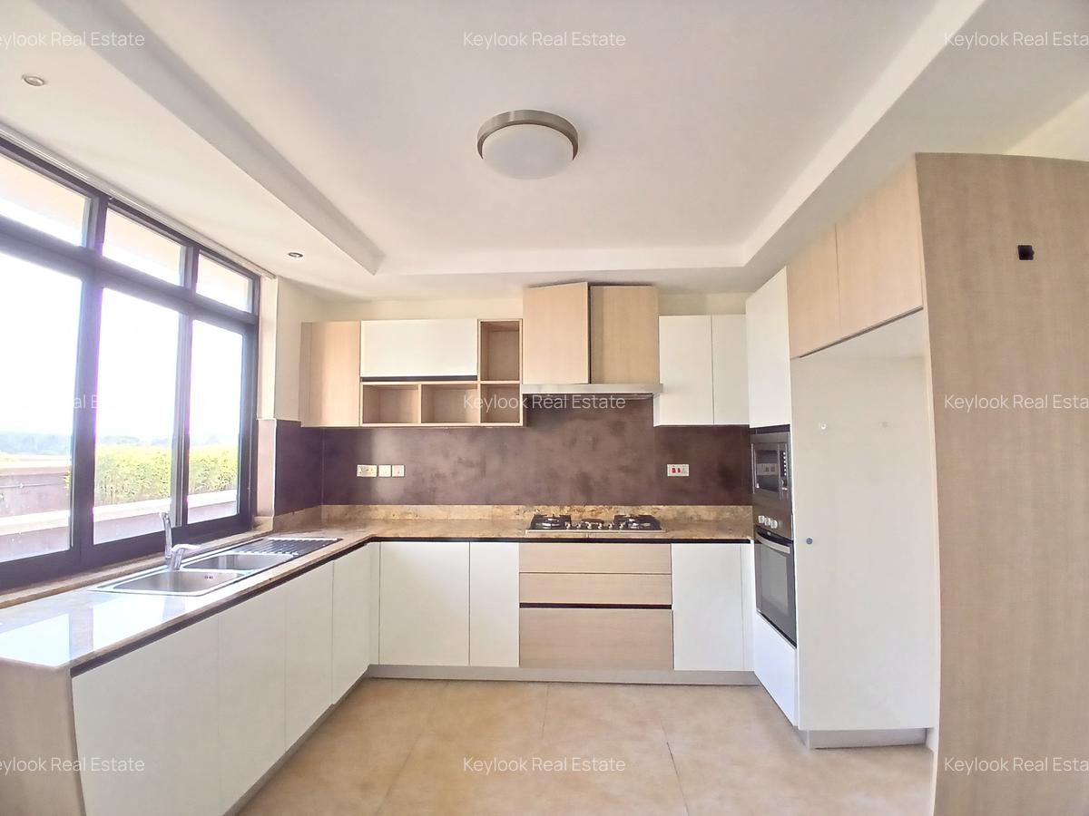 3 Bed Apartment with En Suite in Riverside - 2