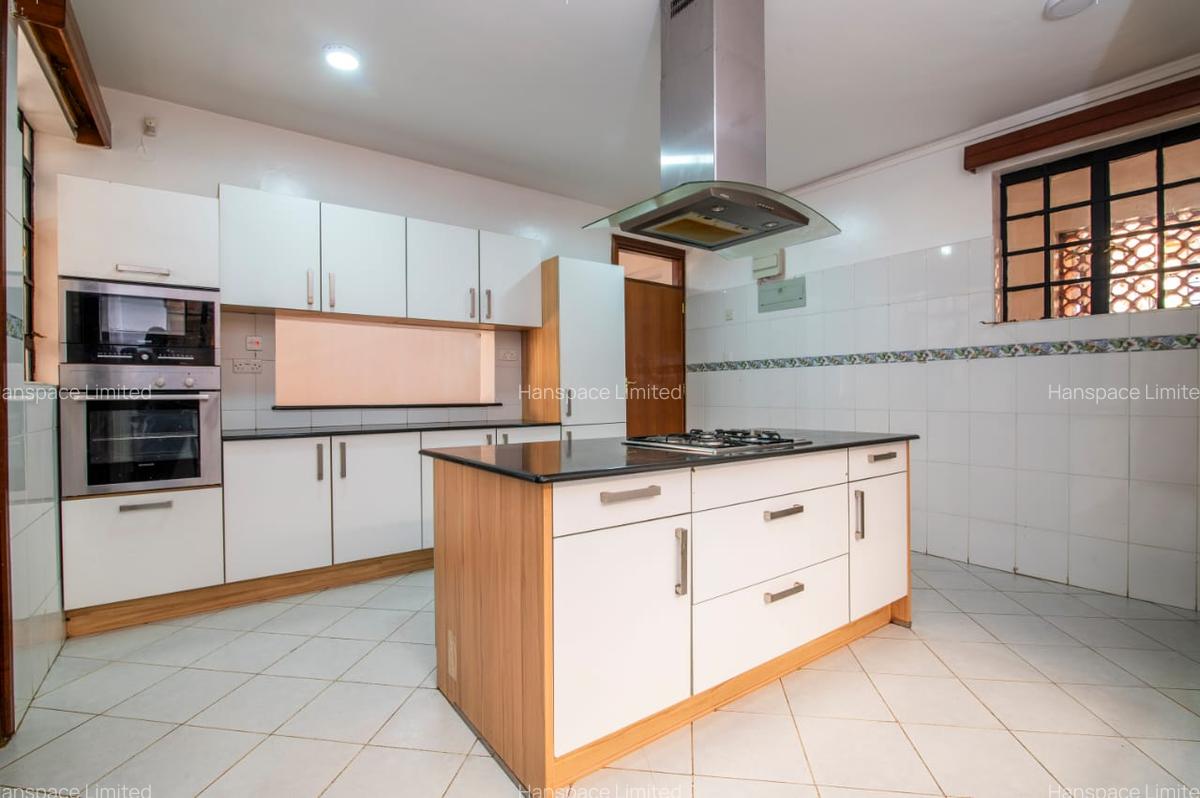 5 Bed Villa with En Suite in Lavington - 15