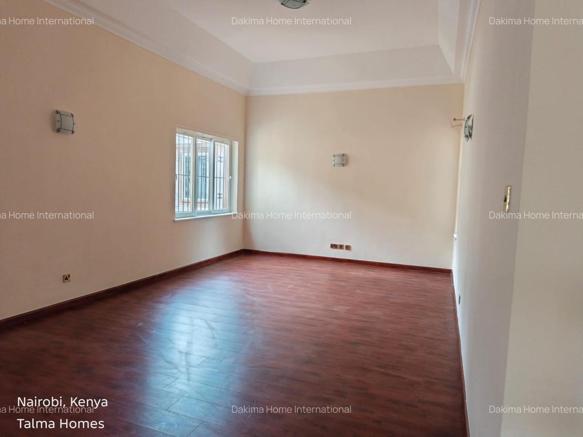 4 Bed Townhouse with En Suite in Brookside - 6