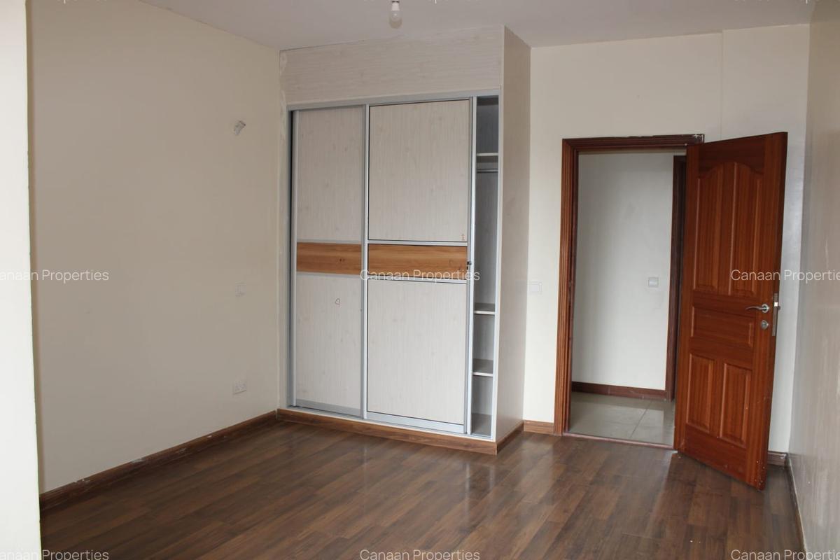 4 Bed Apartment with En Suite in Parklands - 2