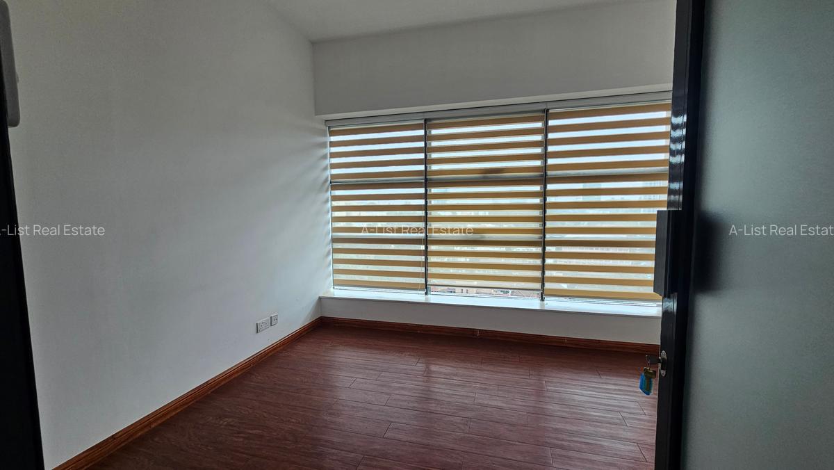 2,734 ft² Office with Service Charge Included at Riverside Drive - 3