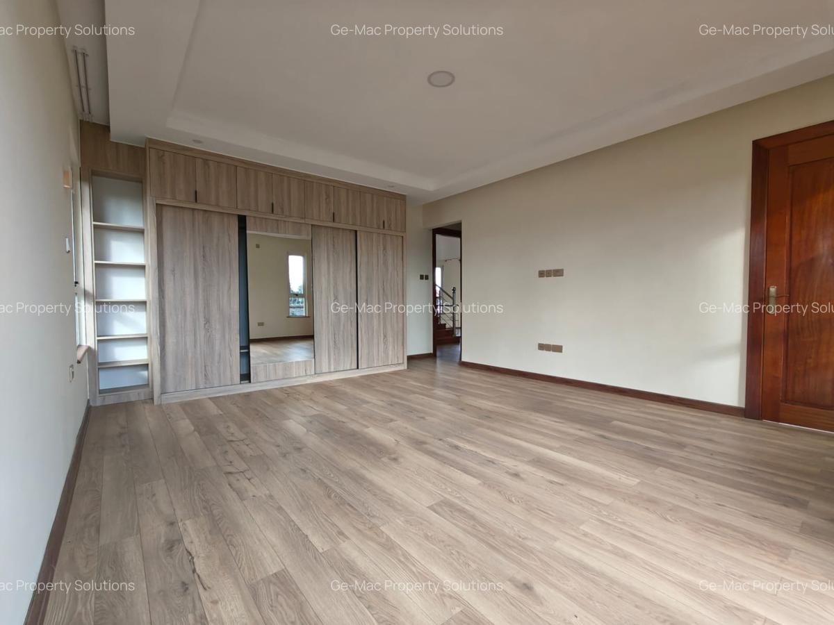 4 Bed House with En Suite in Runda - 16