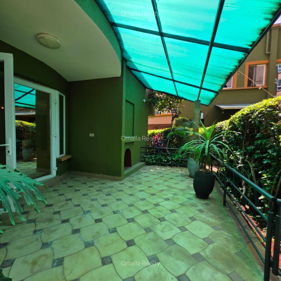 4 Bed House with En Suite in Riverside - 2