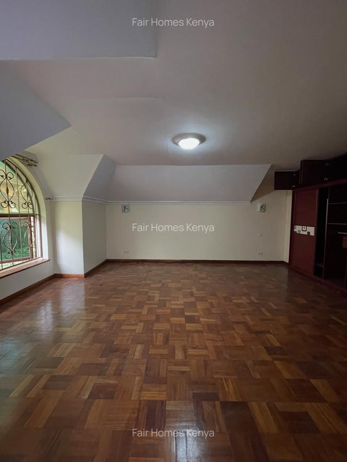 5 Bed Townhouse with En Suite at Othaya Road - 15