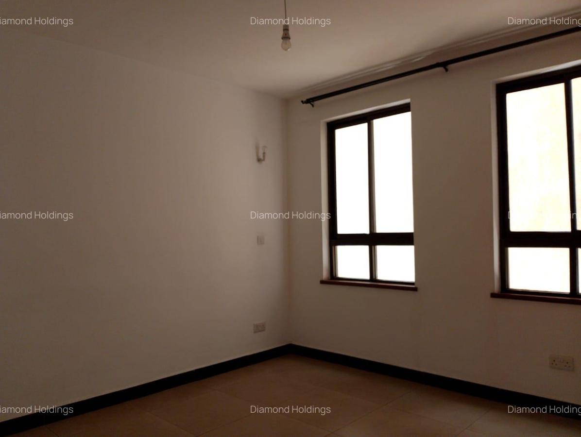 3 Bed Apartment with En Suite at Parklands - 5