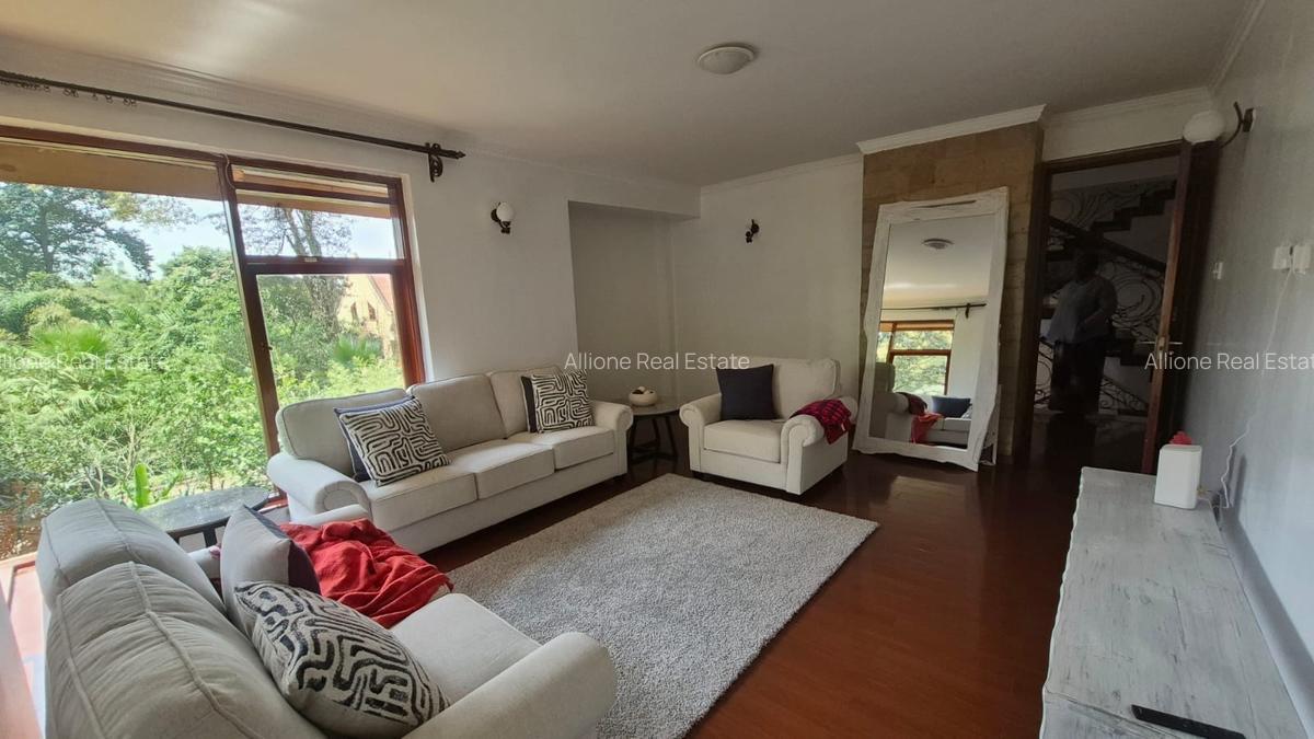 5 Bed Townhouse with Garden at Near The Hub - 5