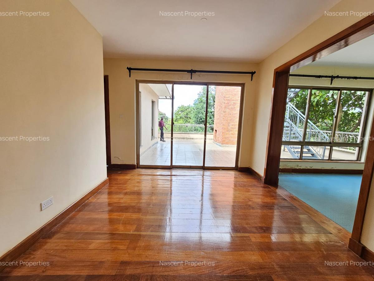 5 Bed Townhouse with En Suite in Lavington - 12