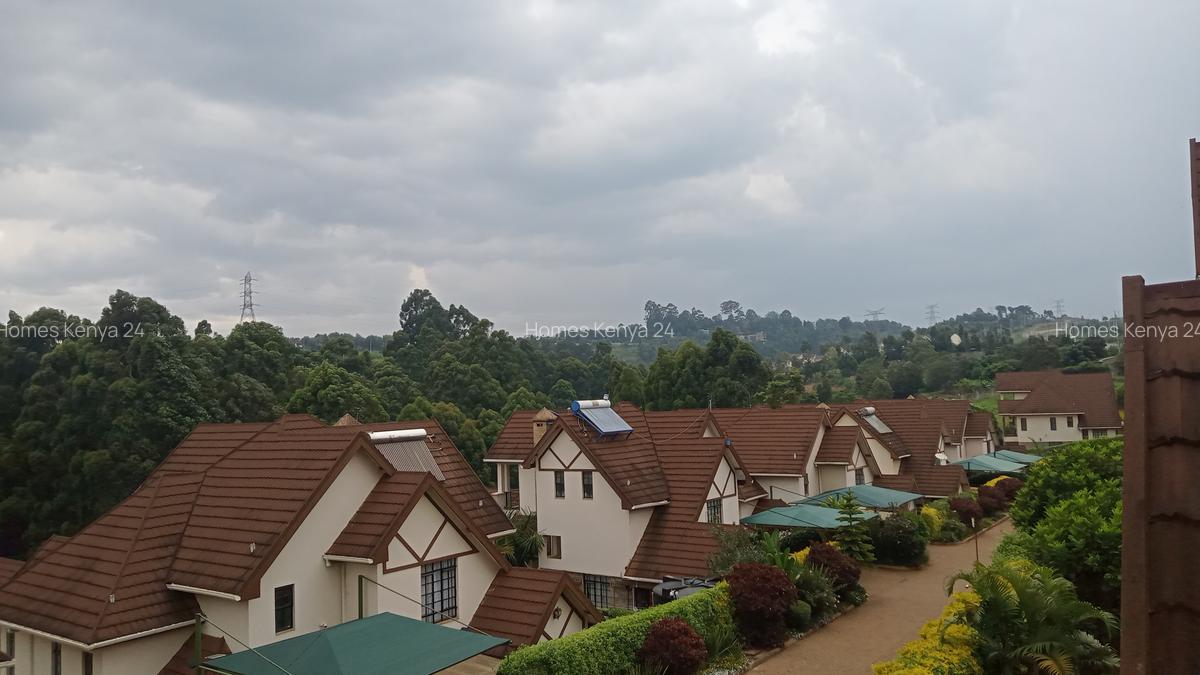 4 Bed Townhouse in Redhill - 3