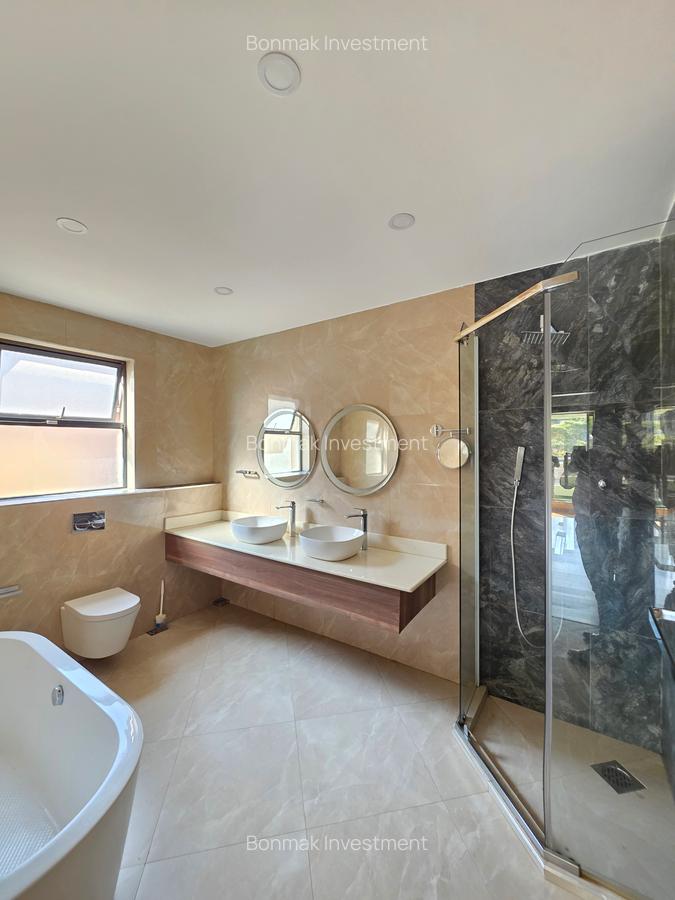5 Bed Townhouse with En Suite at Lavington Green - 16