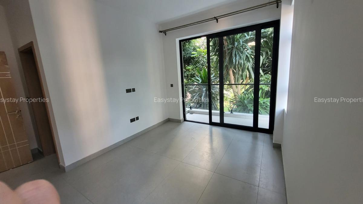 2 Bed Apartment with En Suite in Brookside - 5
